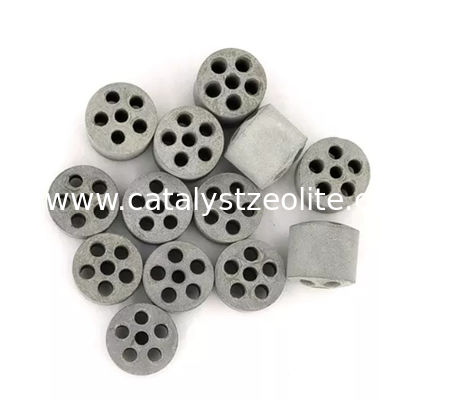 原料のLPGへの重い天燃ガスと高熱の変化条件の下の操作のための管状の改良の触媒